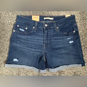 NWT Levi’s mid length shorts. Size 29